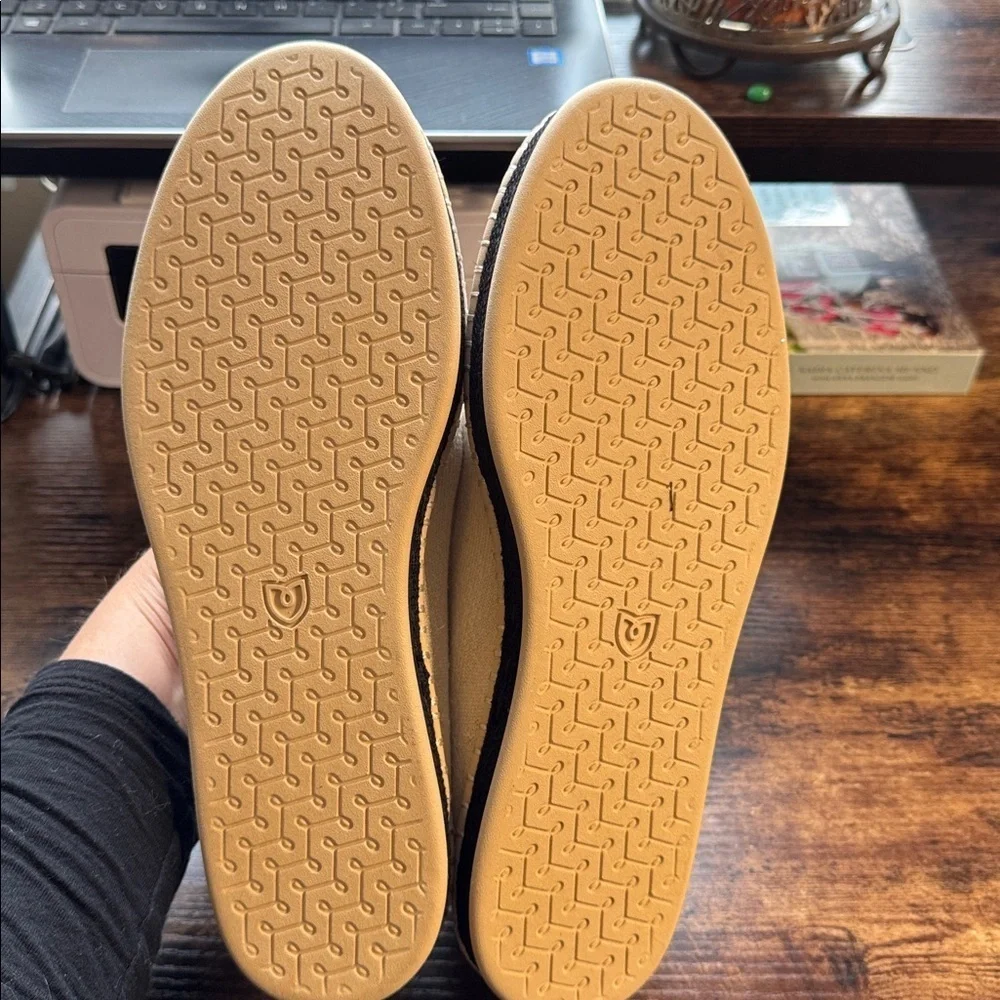 NWOB Rothy's The Espadrille Boardwalk flats in beige/ivory and black Size 9.5
